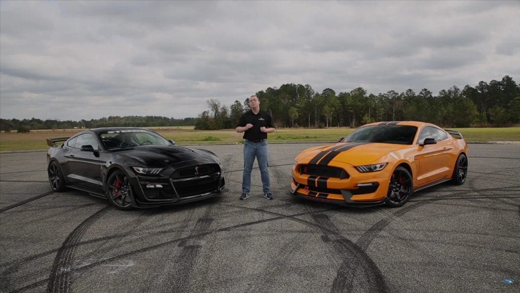 Video 2019 Ford Mustang Shelby GT350R vs 2020 Shelby GT500