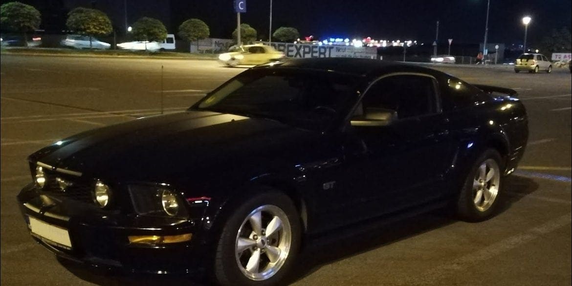 Video: Driving At Night In A 2008 Ford Mustang GT