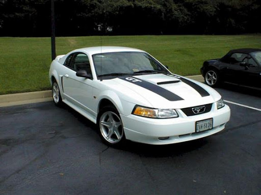 Video: Differences Between 2000 Ford Mustang GT Spring Feature & 1999 Ford Mustang Limited Edition 35th Anniversary