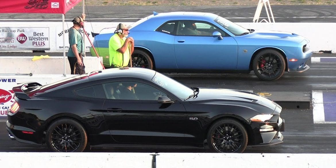 Drag Race: 2019 Ford Mustang GT vs 2019 Challenger 1320 Scat Pack