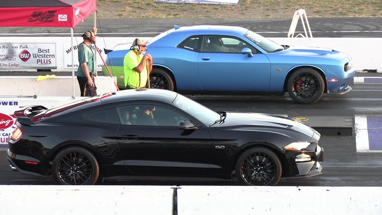 Drag Race: 2019 Ford Mustang GT vs 2019 Challenger 1320 Scat Pack