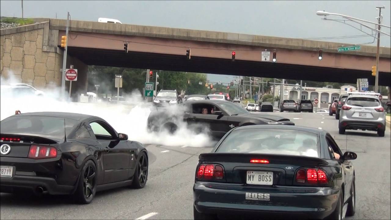 Shelby GT500 Super Snake Burnout In The Middle Of Traffic