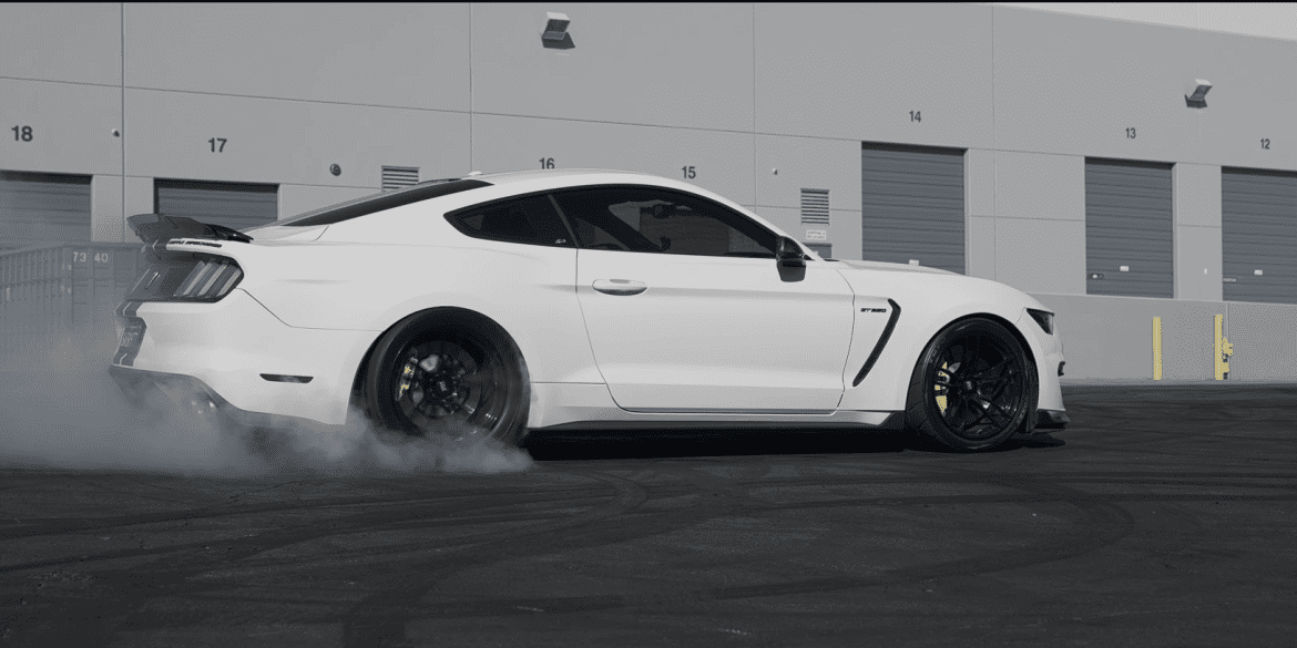 Awesome Video Of Shelby GT350s Doing Burnouts