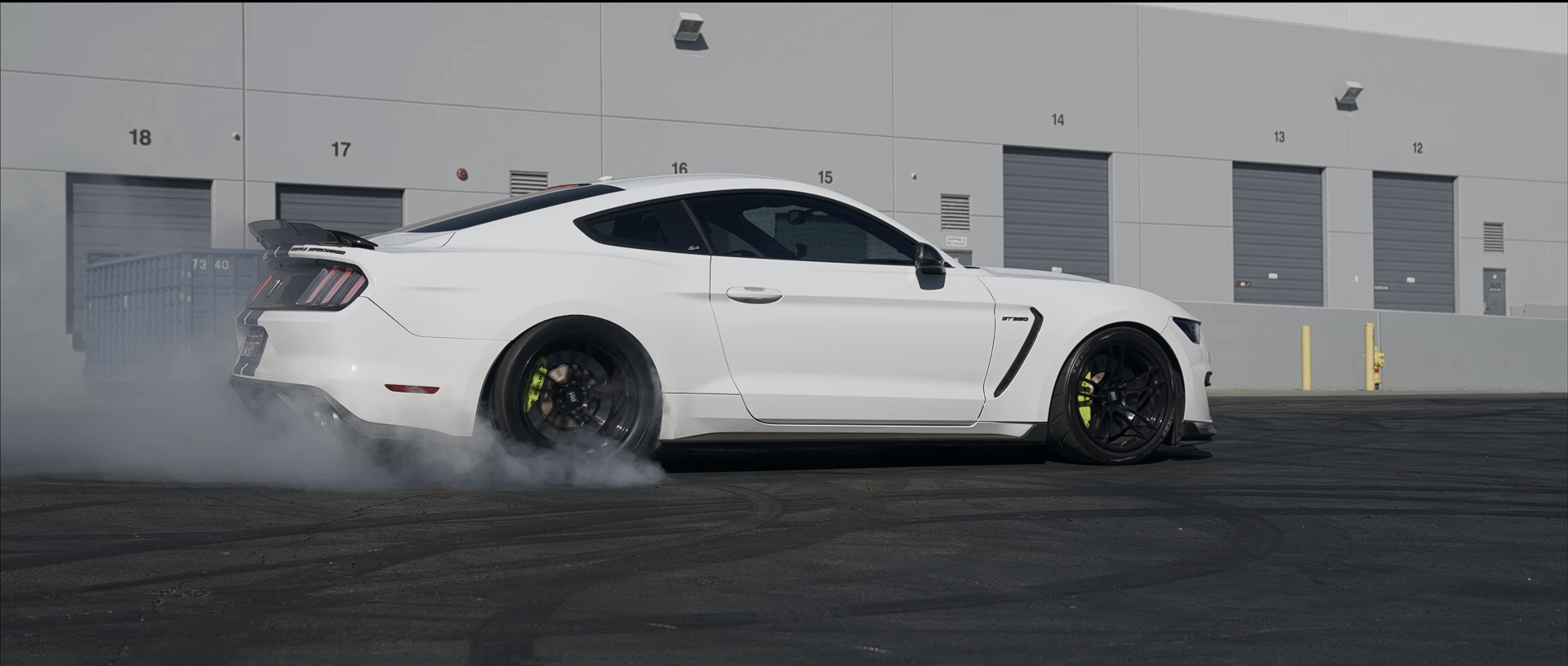 Awesome Video Of Shelby GT350s Doing Burnouts