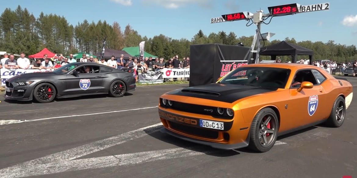 Drag Race: Ford Mustang Shelby GT500 vs Dodge SRT Demon