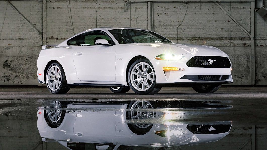 Oxford White 2022 Mustang