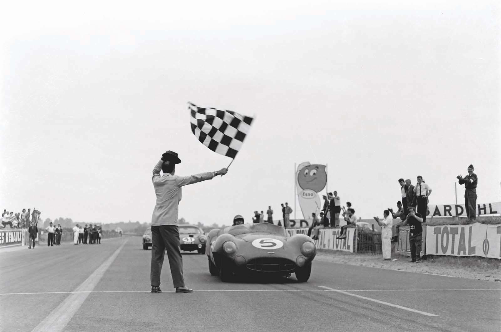 Carroll Shelby wins 24-hour LeMans in 1959