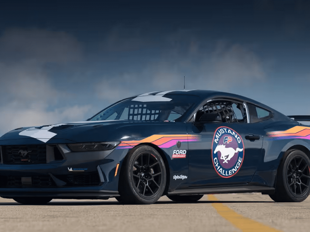 Side view of the 2024 Ford Mustang Dark Horse R